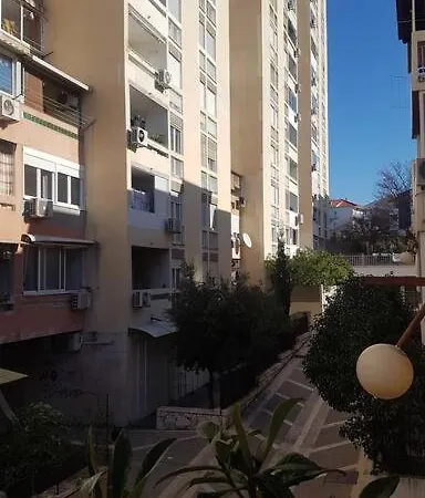 Writer's In An Unique District شقة *