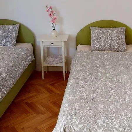 Writer's In An Unique District * سبليت