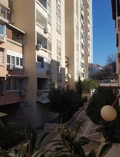 Writer's In An Unique District Apartment *