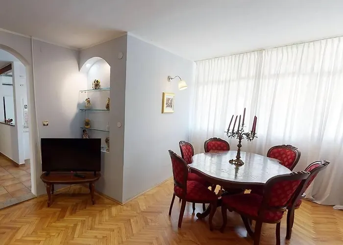 Writer's In An Unique District Apartment *