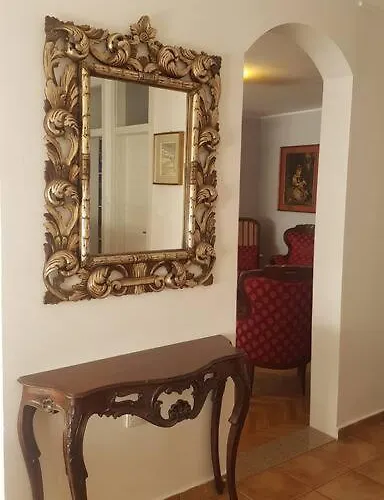 Writer's In An Unique District Apartment *